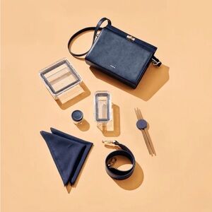 “The Lunch Kit” (Inka) Navy bag w/ modular InvisiSeal containers and sauce pot